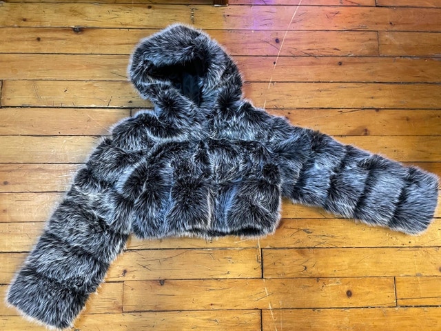 Woman’s Faux Fur Half Jacket – Small – $15 - photo 2