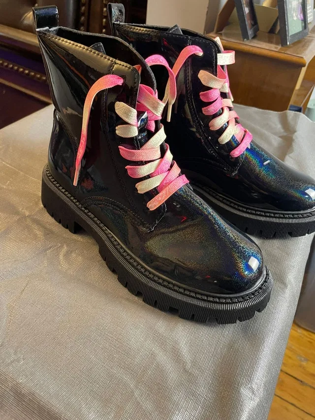 Women’s Black Doc Marten-Style Boots - Size 8 image indicator(3)