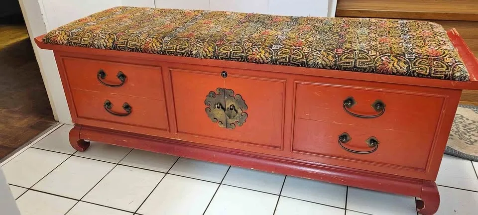 1971 Lane Cedar Chest with cushion