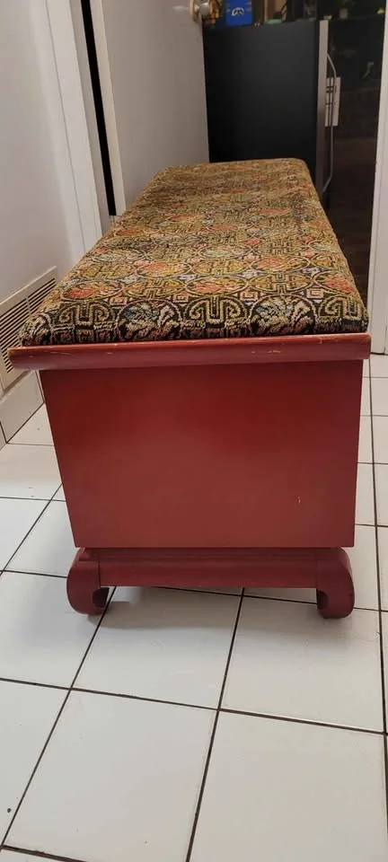 1971 Lane Cedar Chest with cushion image indicator(4)