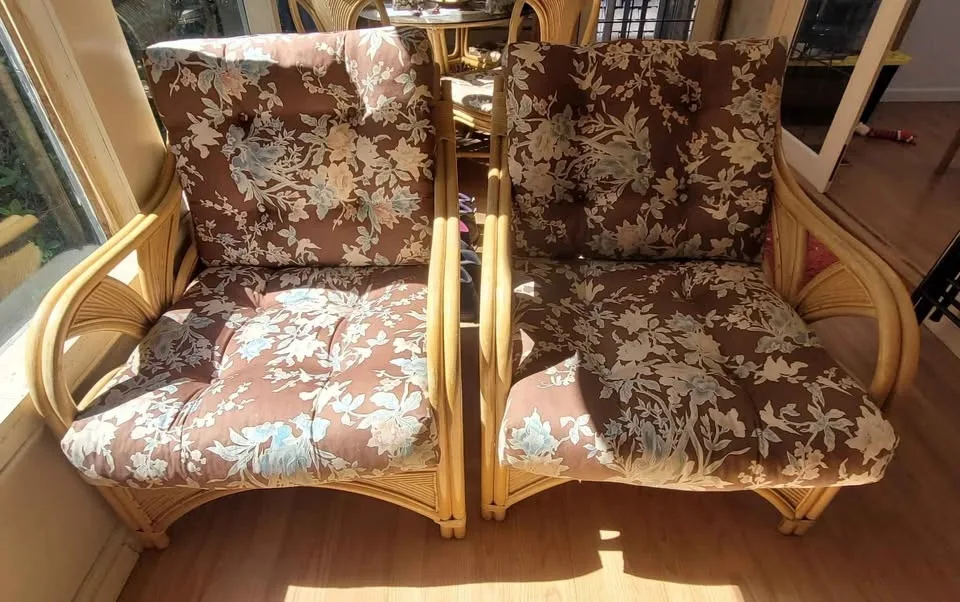 Vintage sun room dining set and sitting room image indicator(5)