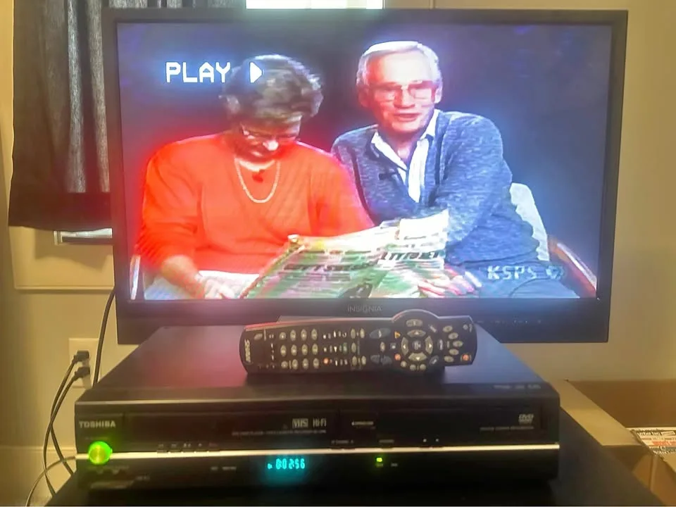 Toshiba VCR/DVD combo & 32" Insignia LCD TV