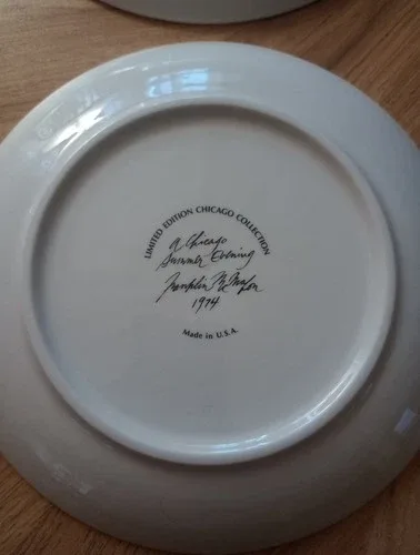 Four vintage Chicago landmark plates image indicator(9)