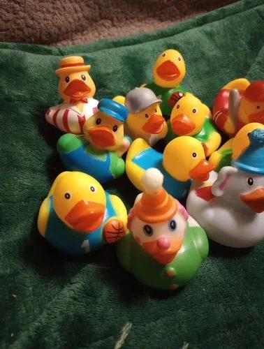Mixed Lot Of 11 Rubber Ducks Duckies Various image indicator(2)