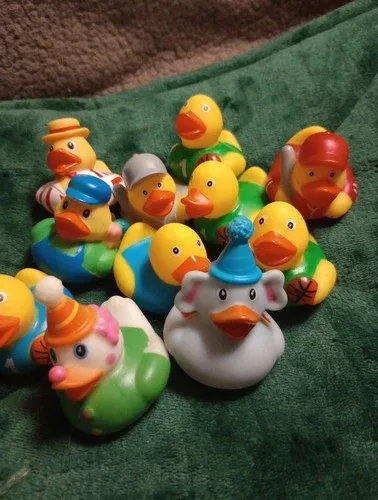 Mixed Lot Of 11 Rubber Ducks Duckies Various image indicator(3)