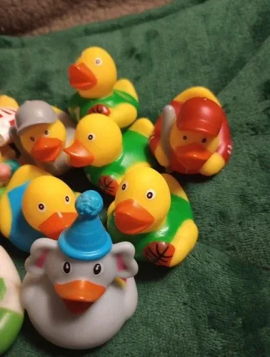 Mixed Lot Of 11 Rubber Ducks Duckies Various image indicator(4)