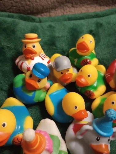 Mixed Lot Of 11 Rubber Ducks Duckies Various image indicator(5)