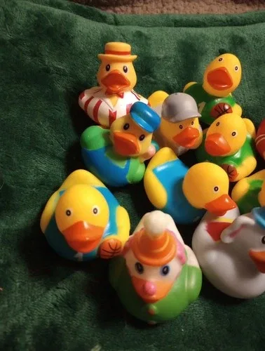 Mixed Lot Of 11 Rubber Ducks Duckies Various image indicator(6)