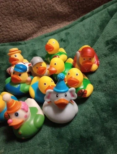 Mixed Lot Of 11 Rubber Ducks Duckies Various image indicator(7)