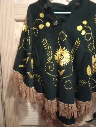 Vintage Pancho Cape. Wool. Embroidered And Fringed. One Size. image indicator(2)