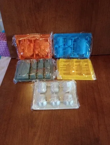 STAR WARS Silicone 5 piece lot Baking Molds