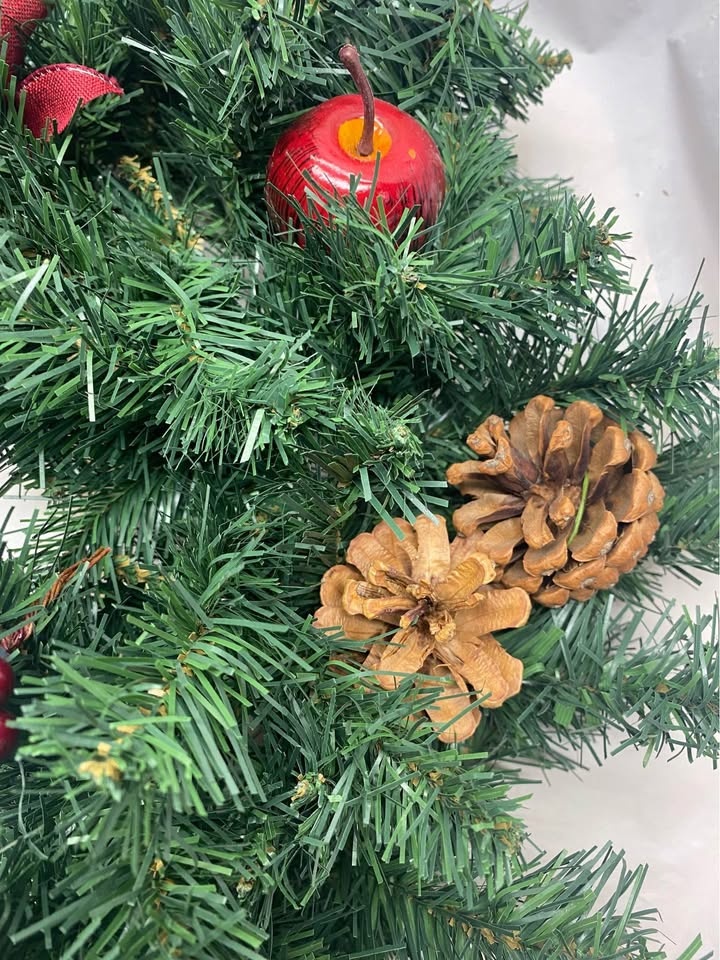 Beautiful Pine Christmas Wreath - photo 3