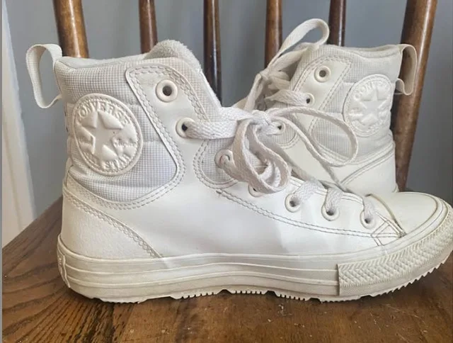 Women's Size 7.5 Converse High Top Chuck's