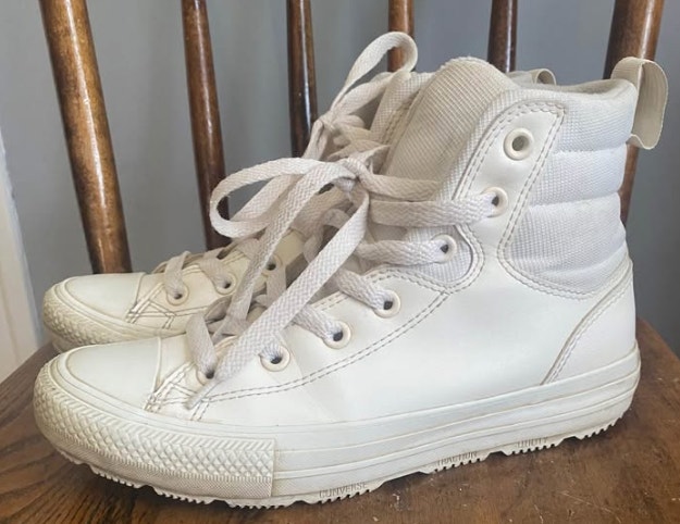 Women's Size 7.5 Converse High Top Chuck's - photo 2
