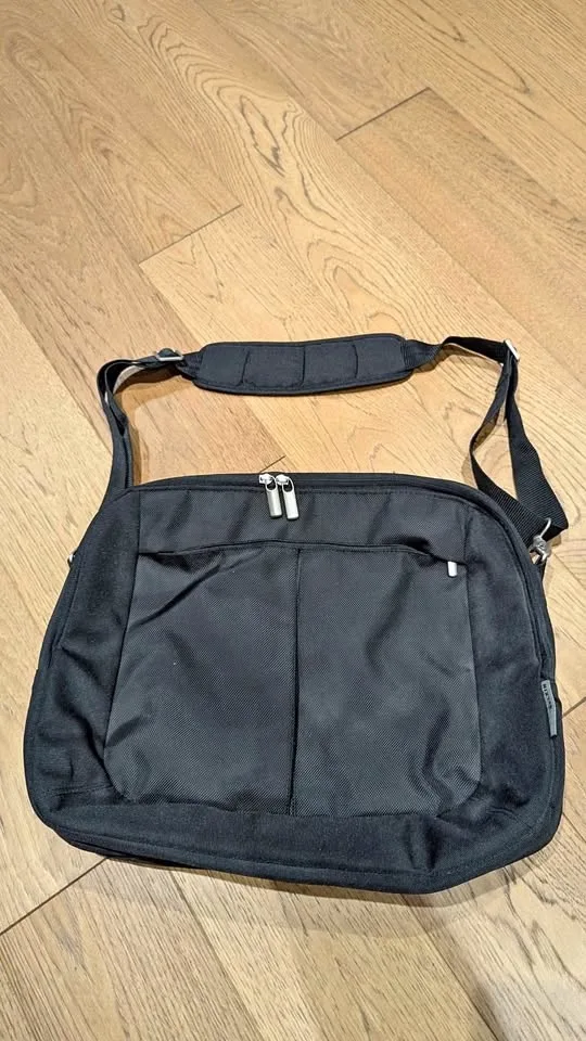 FlyThru Laptop Bag