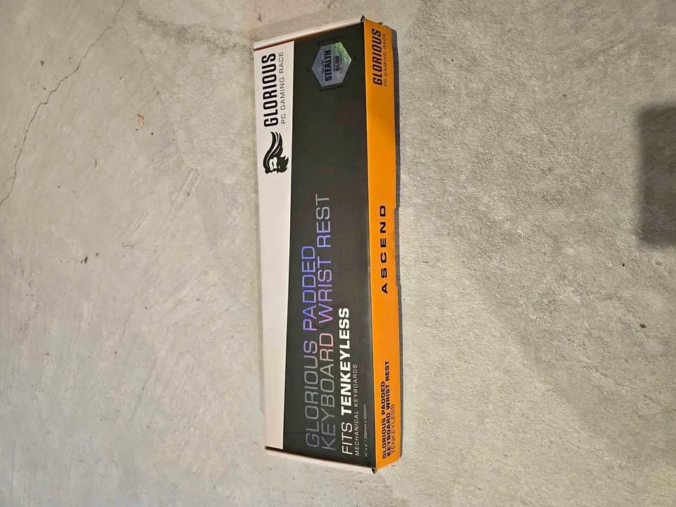 Glorious Padded Keyboard Wrist Rest