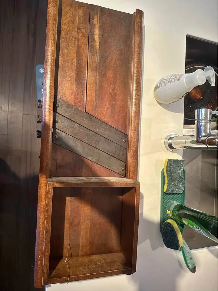 Vintage kraut slicer