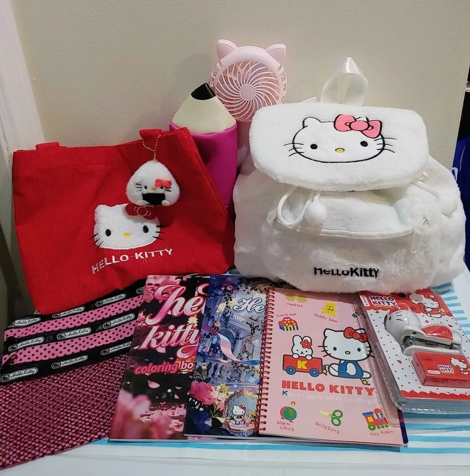 Hello Kitty Stationary Set 💖🎄 - 10 items