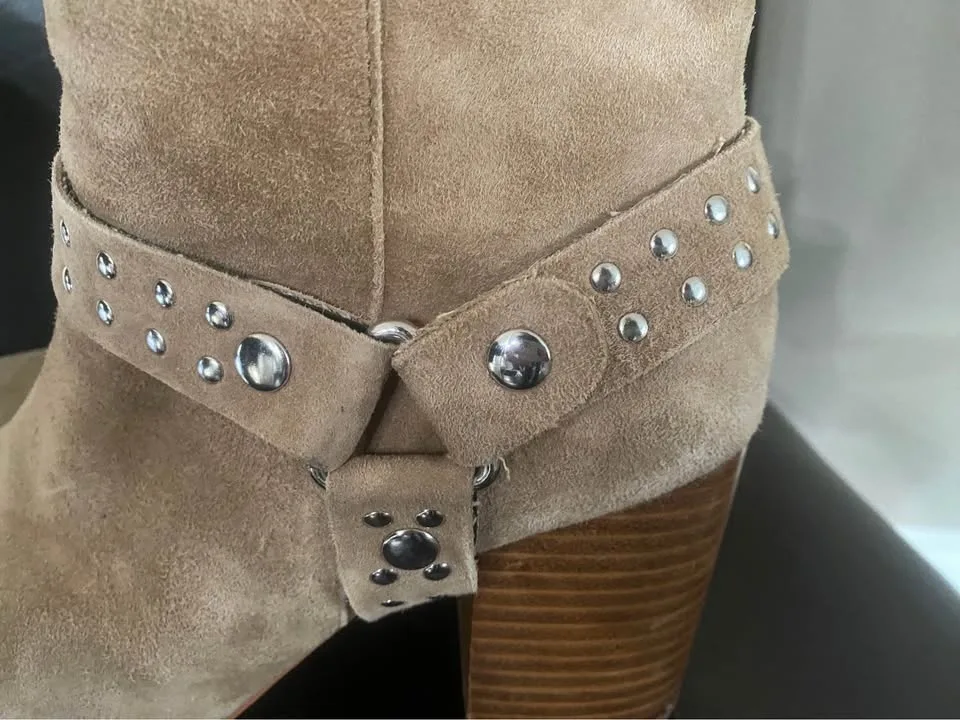 Real suede beige booties size 9 image indicator(2)