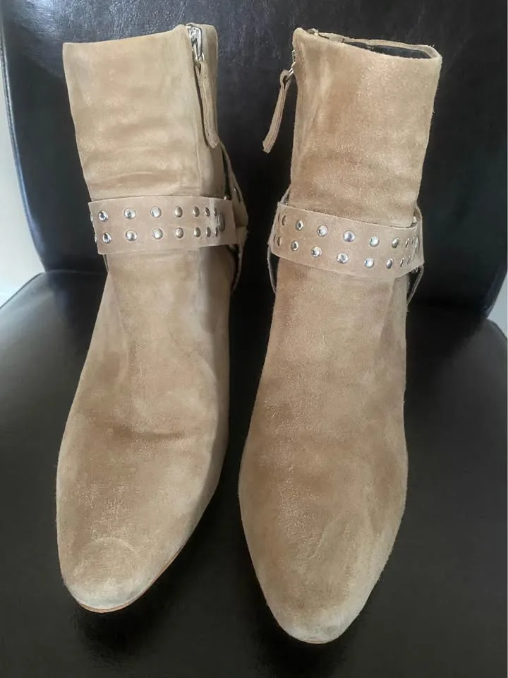 Real suede beige booties size 9 image indicator(3)