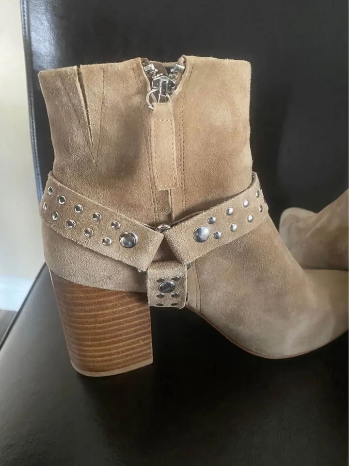 Real suede beige booties size 9 image indicator(5)