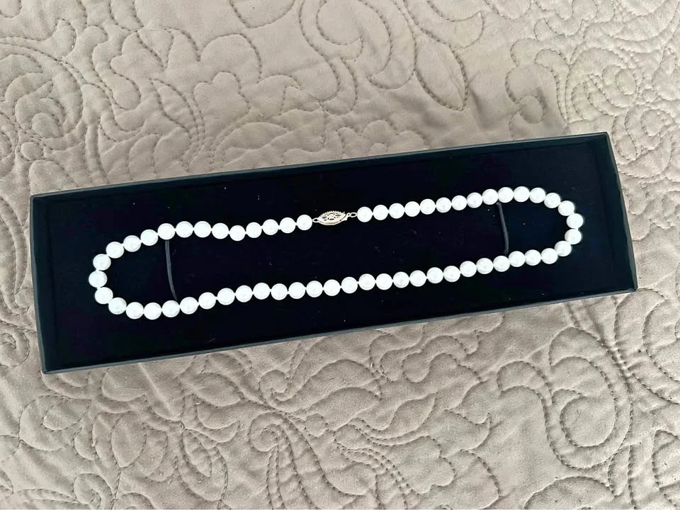 BEAUTIFUL Pearl Necklace 16inch - NEVER WORN