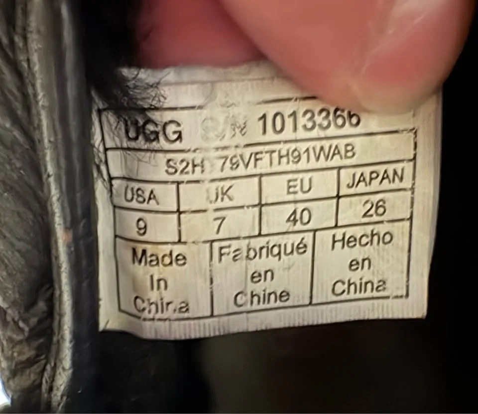 Ugg LaVelle Ankle Winter Boots - Size 9 image indicator(9)
