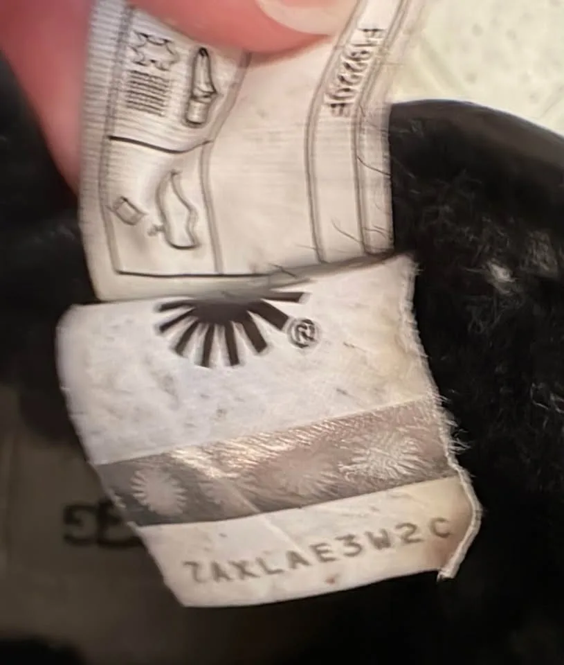 Ugg LaVelle Ankle Winter Boots - Size 9 image indicator(10)