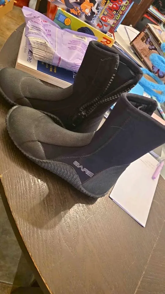 BARE dive/wetsuit boots size 5 ladies great condition