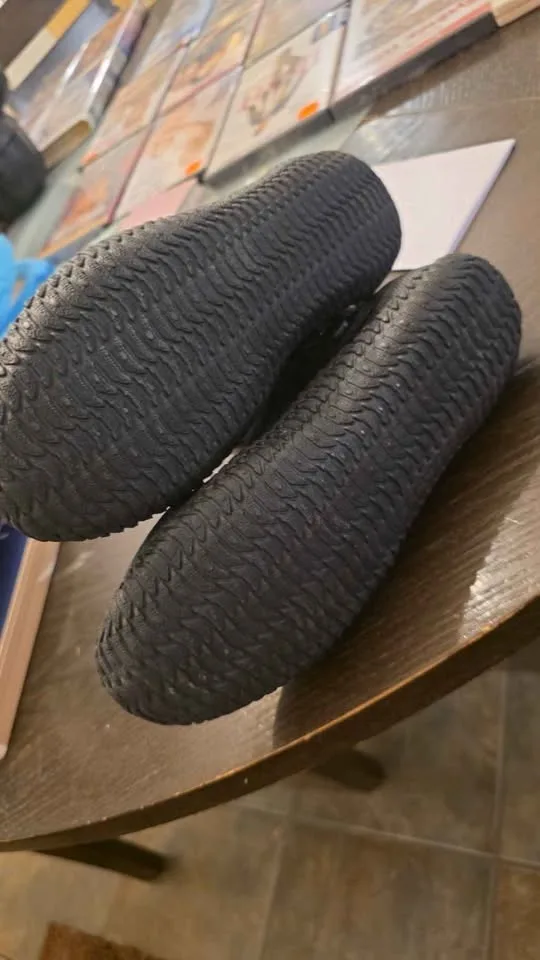 BARE dive/wetsuit boots size 5 ladies great condition image indicator(3)