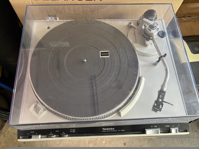 Technics SL-3200 Turntable - photo 2