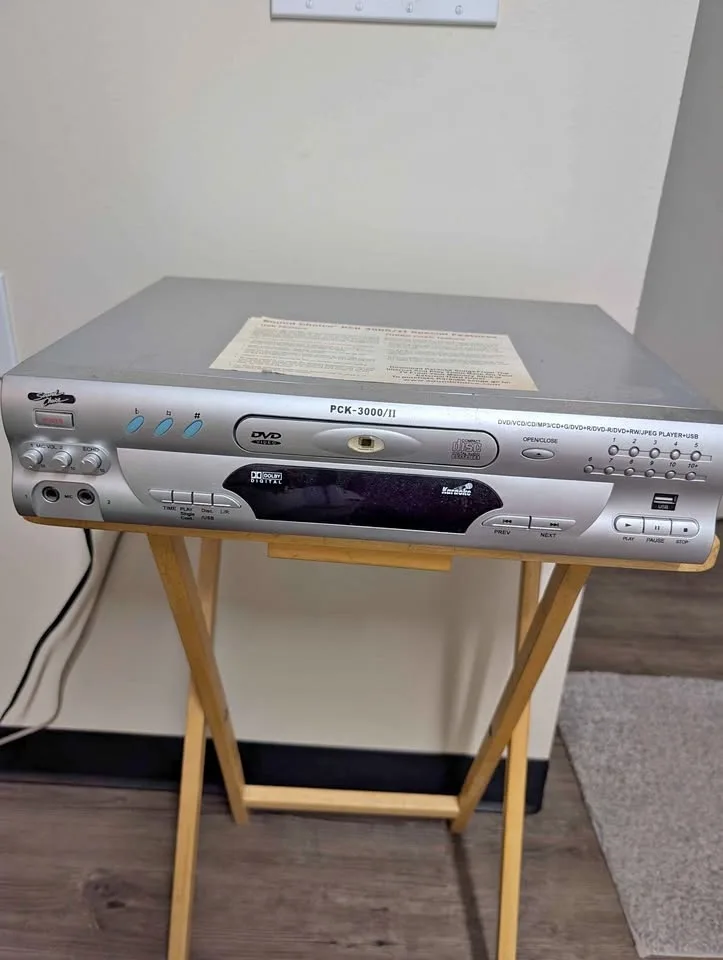 Karaoke player and discs