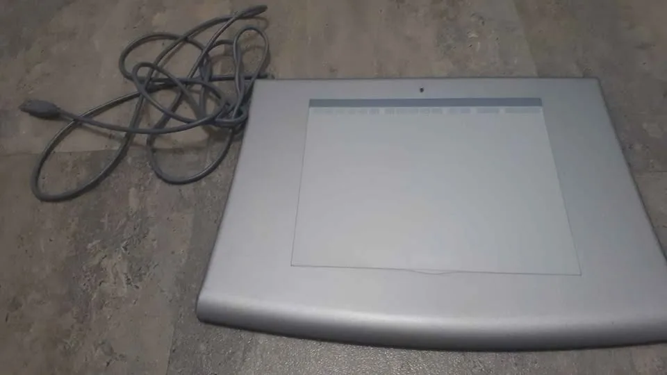 Wacom drawing tablet intuos 2 graphics tablet image indicator(2)