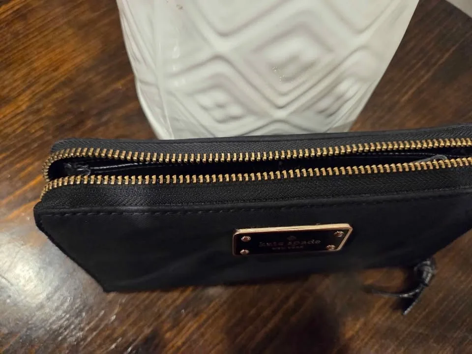 Kate Spade Wallet image indicator(2)