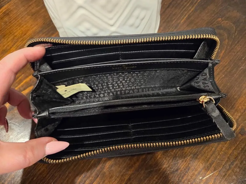 Kate Spade Wallet image indicator(3)