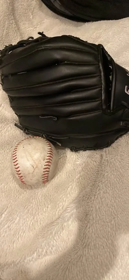 Pro-Grade Franklin Baseball Glove + Game-Ready Ball Combo image indicator(2)