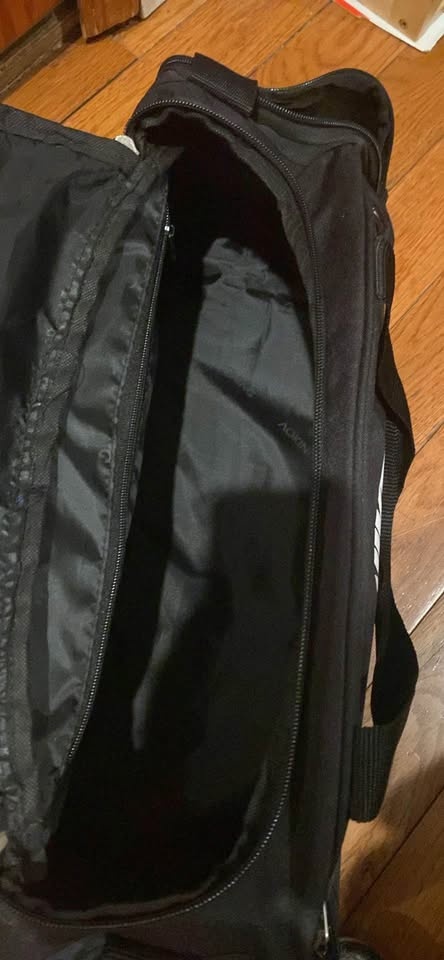 Nike Small/Medium Duffel Bag – Black – Great Condition - photo 2