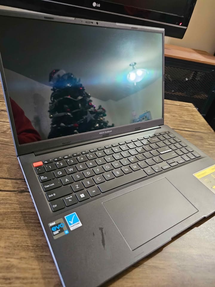 ASUS VivoBook S 15 OLED – i5 / 16GB / 512GB – Great Condition - photo 3