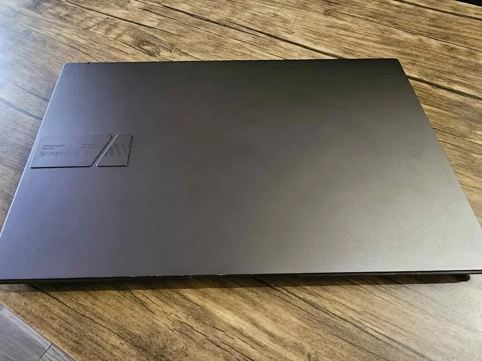 ASUS VivoBook S 15 OLED – i5 / 16GB / 512GB – Great Condition image indicator(5)
