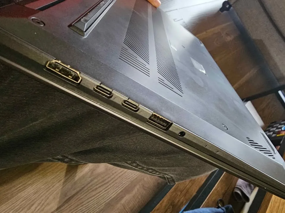 ASUS VivoBook S 15 OLED – i5 / 16GB / 512GB – Great Condition image indicator(6)