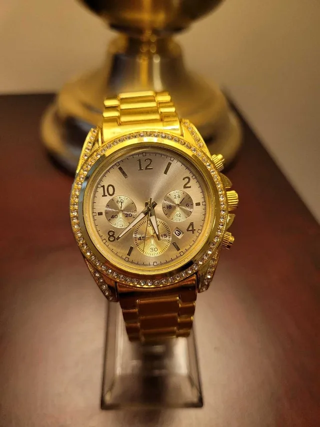 New Women's Gold Fashion watch with Diamond Bezel