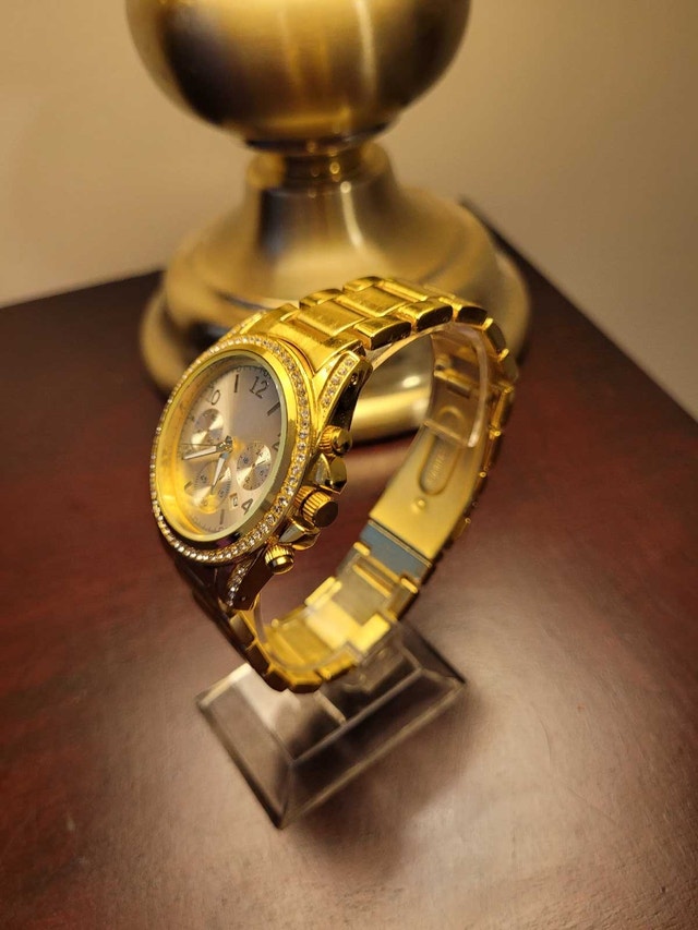 New Women's Gold Fashion watch with Diamond Bezel - photo 3