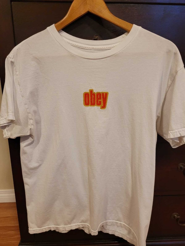 Vintage 1989 Obey Streetwear White Tee Box  Logo Size Medium