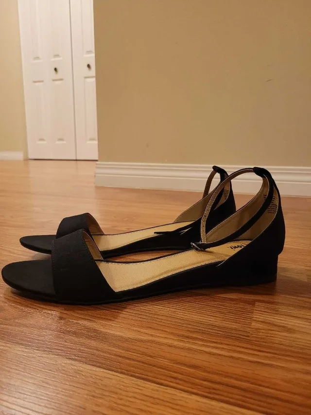 FIONI Black Women's US 11 Flats Sandals No Box image indicator(5)