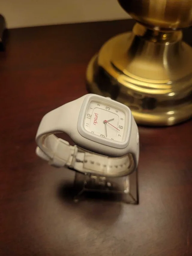Rare Brand New White Rip Curl Women's Waterproof Surf Watch image indicator(3)