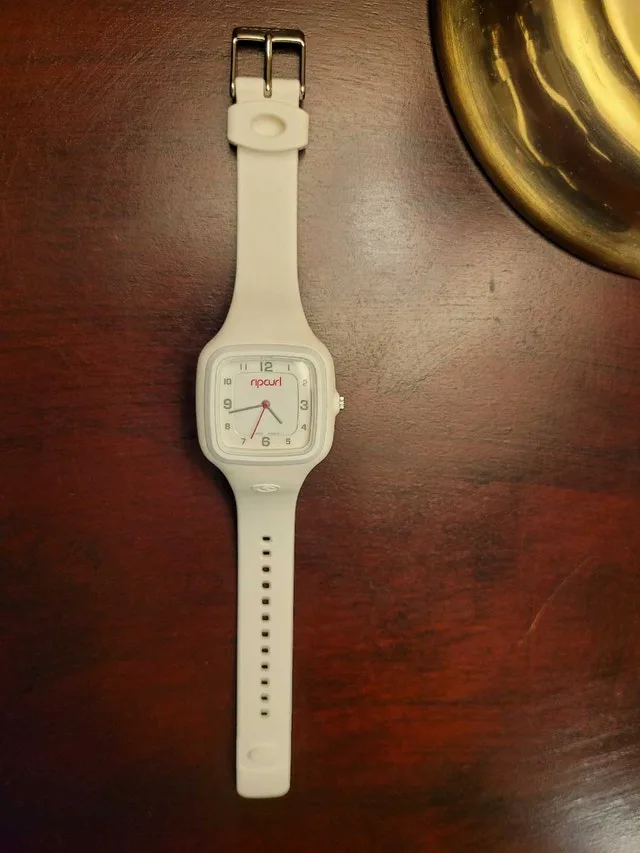 Rare Brand New White Rip Curl Women's Waterproof Surf Watch image indicator(6)