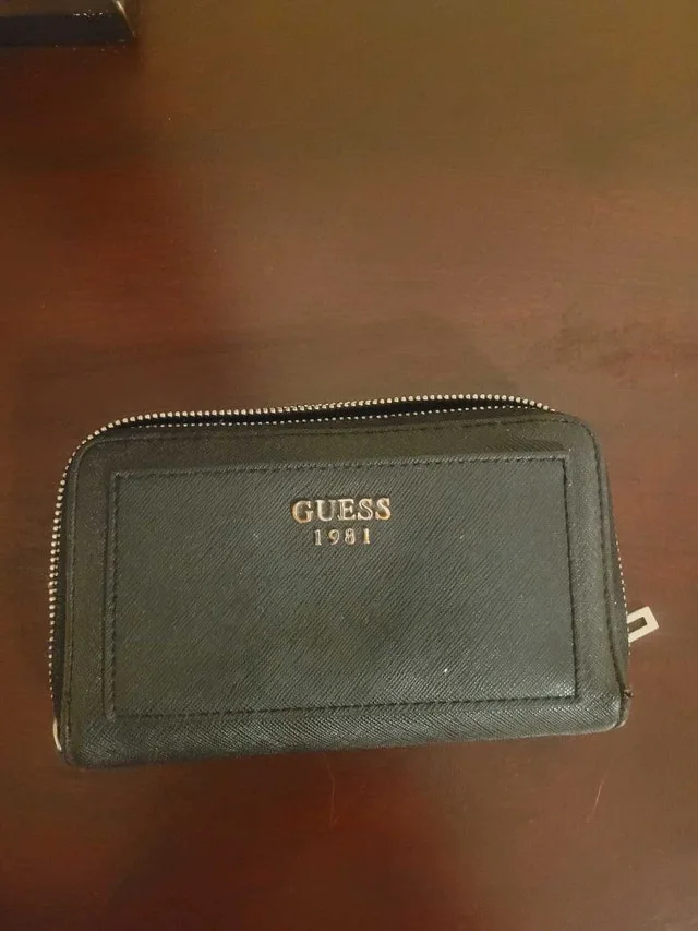 Women's Black Guess 1981 Zip Up Wallet