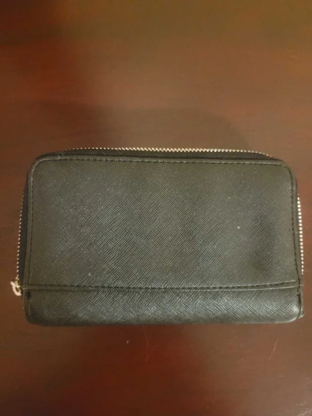 Women's Black Guess 1981 Zip Up Wallet image indicator(2)