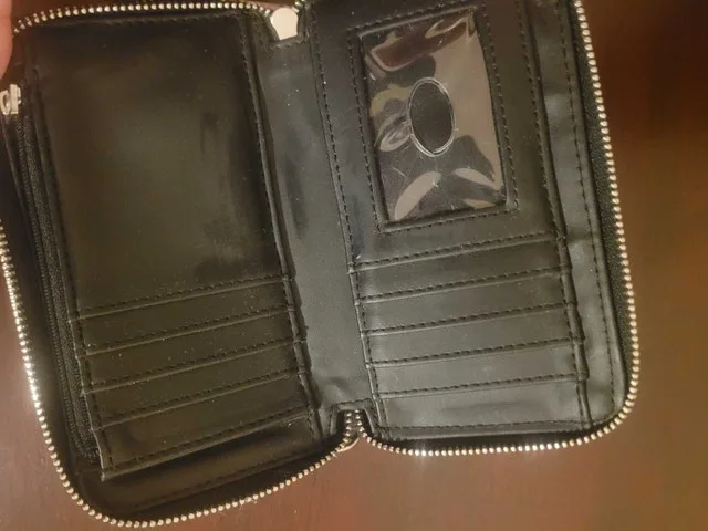 Women's Black Guess 1981 Zip Up Wallet image indicator(3)