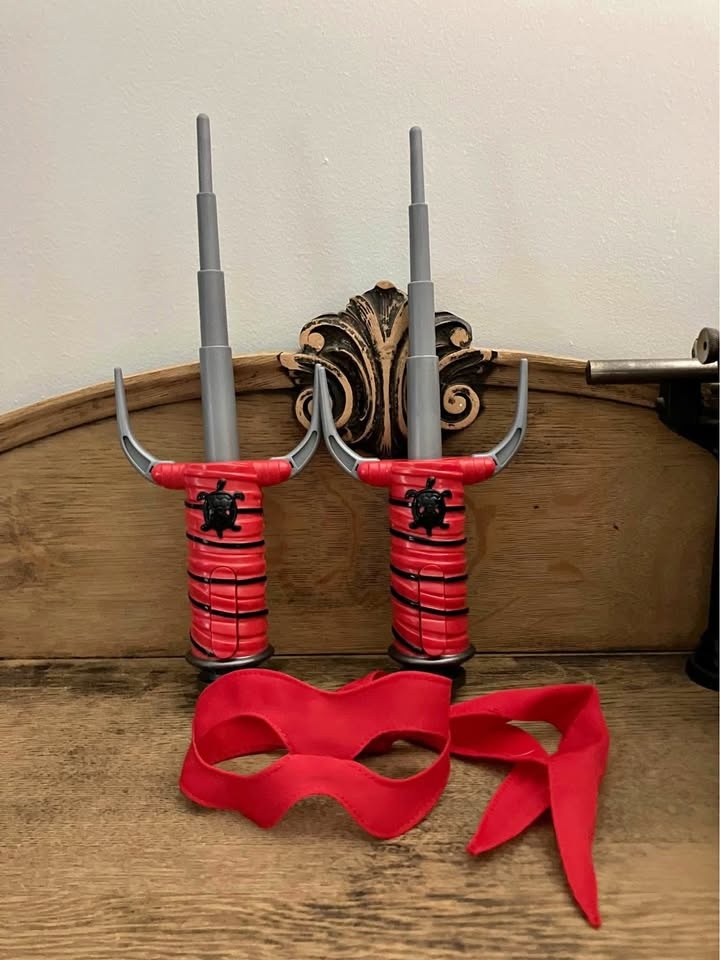 TMNT Raphael Conceal & Reveal Sai Costume